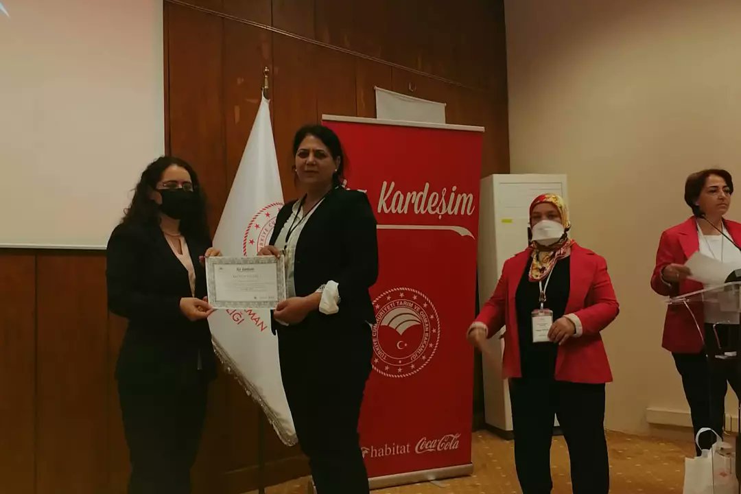 zeytindalikoop's tweet photo. Tarım ve Orman Bakan Yardımcımız sn. Ayşe Ayşin Işıkgece ve Adana Valimiz sn. Süleyman Elban'nın Katımıyla #KızKardeşim Projesine Kooperatimiz Adına Katılım Sağladık Projeye Emek ve Katkı Sağlayan Herkese Teşekkür Ederiz

@AysenMengutay @nadiretkulak01 https://t.co/pGkqpPqAIi