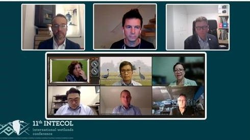 RamsarConv's tweet photo. Great discussion at #INTECOL on how to build capacity across societies to protect, conserve and #RestoreWetlands 
w.@jamesthetyke @WWTworldwide @35percent_ltd @savingcranes @CopseyJamie and others https://t.co/gAcir9ejuM