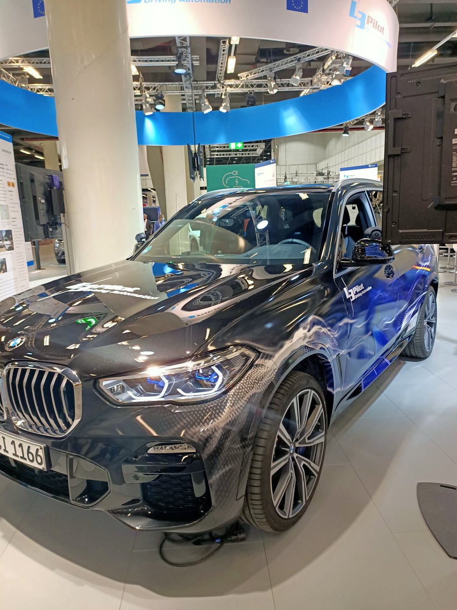 Time ⌚to explor 🧗 the exhibition area #ITSHamburg2021 #innovation #mobility I want this car jewel 😍