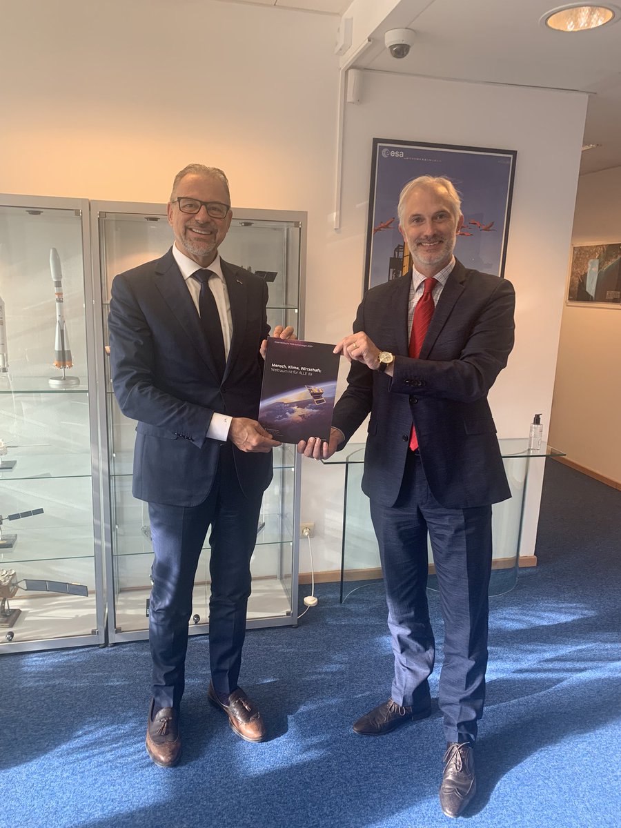 GSchusterschitz's tweet image. Happy to hand over to @esa Director General @AschbacherJosef 🇦🇹 #Space Strategy 2030+. Good discussion on upcoming #SpaceSummit and future work of #ESA in space #ClimateAction #resilience #CrisisManagement