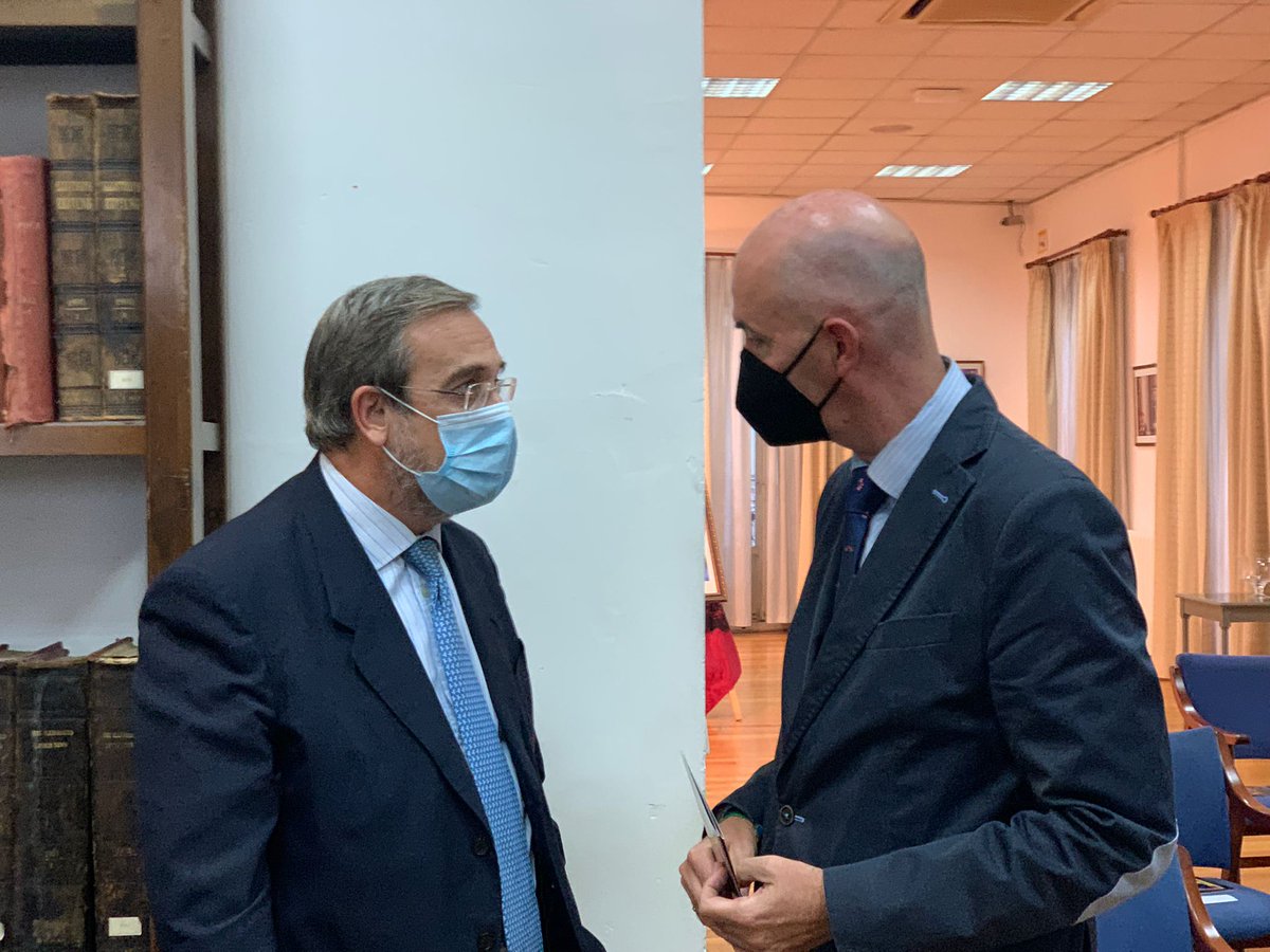 JosGOSALBEZ1's tweet photo. ⭕ | En la exposición fotográfica de S.M Felipe VI.
Exposición de treinta imágenes de SM Felipe VI, organizada por la Hermandad Nacional Monárquica de España.
Mi apoyo total a la monarquía parlamentaria como forma de gobierno en España
Gran trabajo #GerardoLucio
#HMNE https://t.co/x8vUrWQ2K2