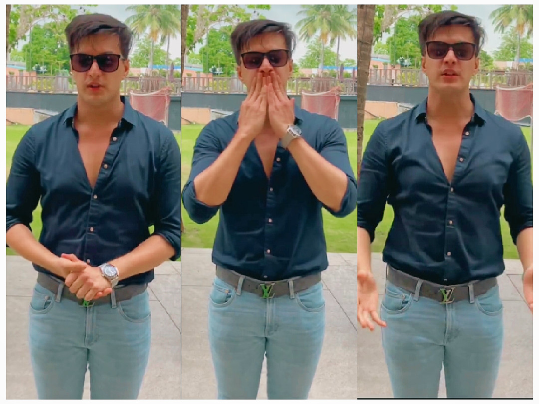 Sonali_momo3's tweet photo. Once again thank u @momo_mohsin for givin such ideal character #KartikGoenka which is very rare in real life n itv!!

He will be forever iconic n m gonna miss u as kartik sm🤧❤

N these words n cap in article..stay strong boy.. N i know u will back wid Bang🔥love u💕 #MohsinKhan https://t.co/FawigkJT2L