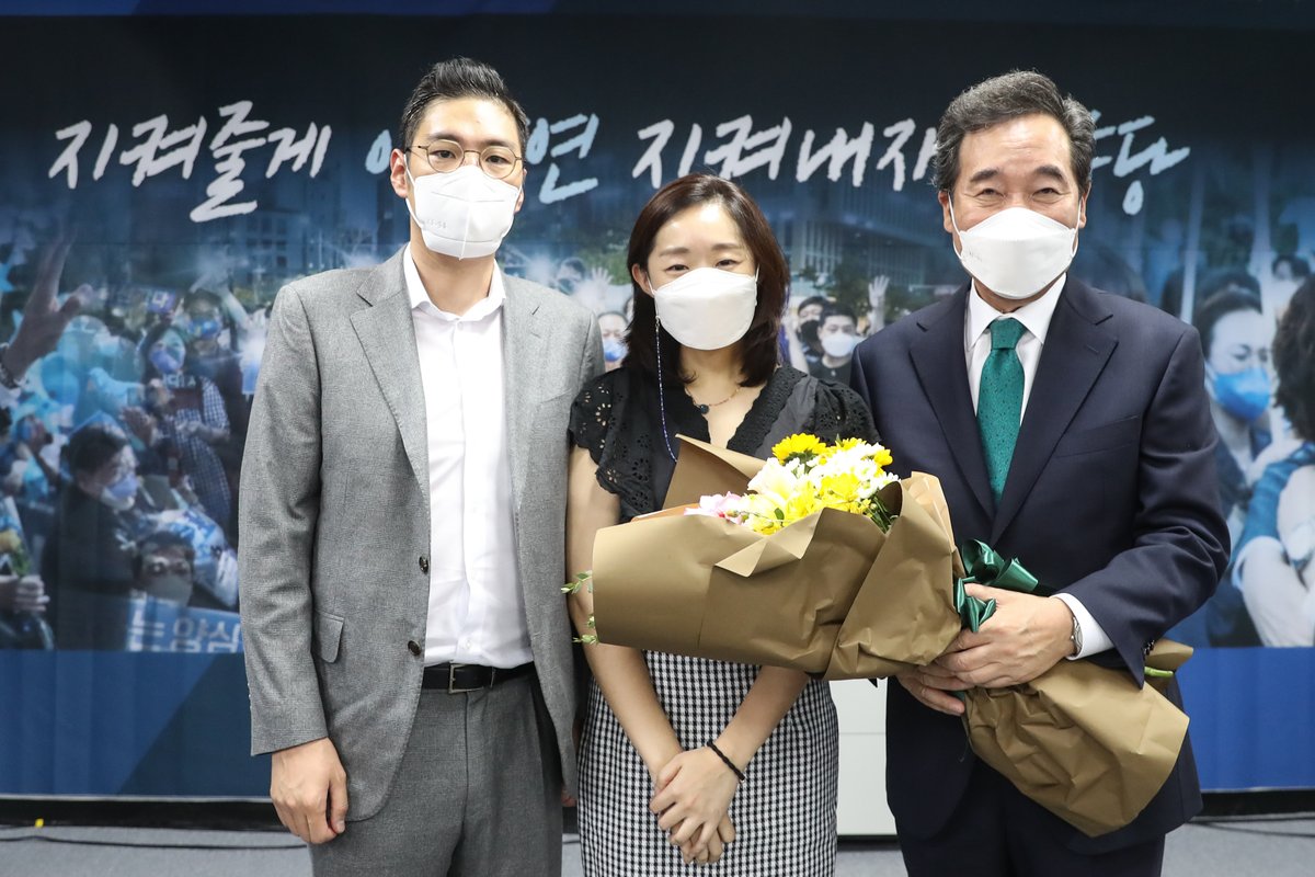 여러분은 강물이 돼서 그 신념을 바다에까지 끌고 가실 겁니다. 강물은 흐르다가 돌을 만나면 뛰어넘고 바위에 부딪치면 돌아가고 물이 얼면 얼음장 밑으로 흘러서 기어이 바다에 갑니다. 여러분도 그러리라 믿습니다. 결코 낙심하지 마십시오. 낙심이 이낙연의 마음을 뜻하는 거라면 그렇게 하시고요.