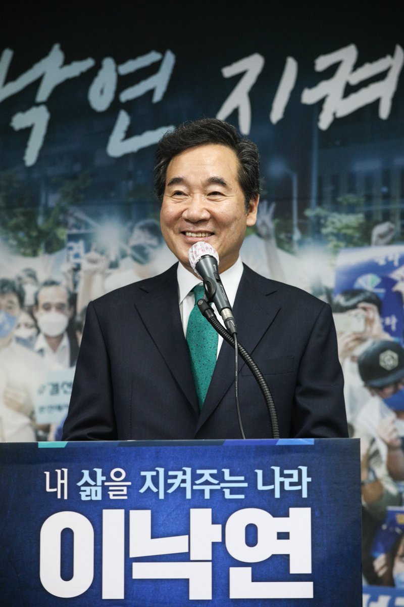 그 누구도 국민과 당원 앞에 오만하면 안됩니다. 
지지해 주시는 국민을 폄하하는 건 절대로 안 됩니다. 
국민과 당원에게 겸손하십시오. 동지들에게 상처 주지 마십시오.
한없이 낮아지고 한없이 감사해야 합니다. 

일시적으로 경쟁 할 수 있지만 우리는 다시 하나의 강물이 되어야 합니다.