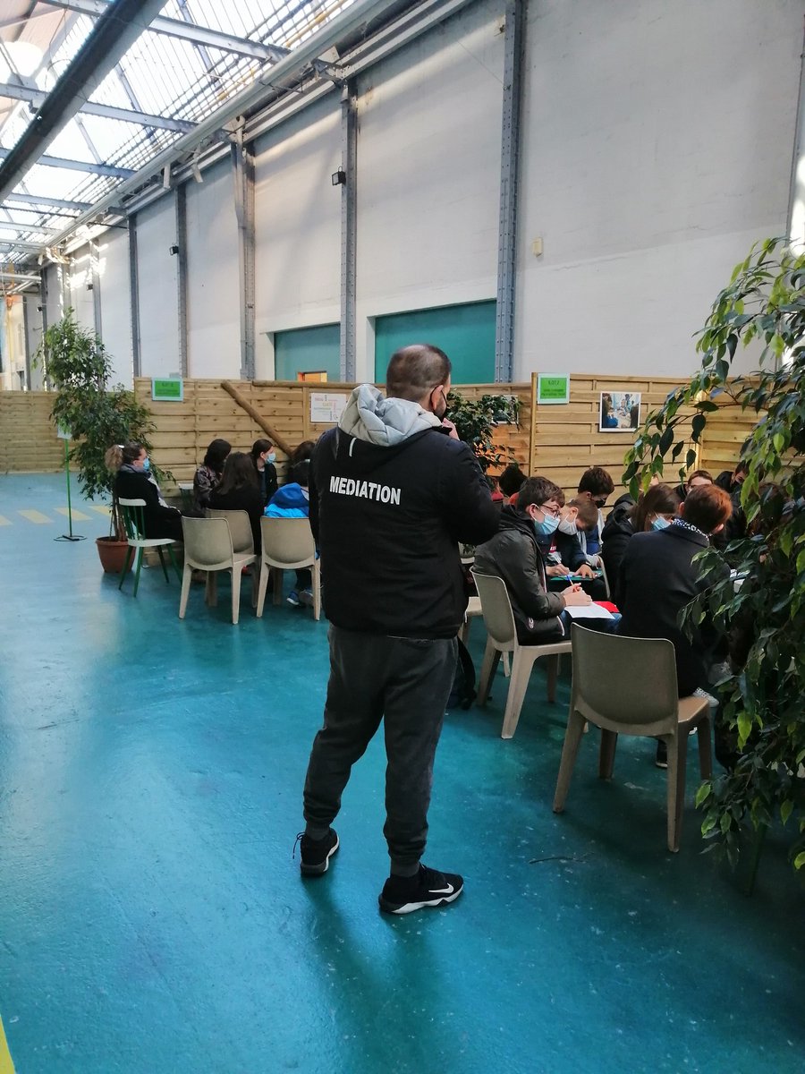 Assomediation86's tweet photo. Gildas et Hamza médiateurs sociaux de #Médiation Grand @Chatellerault86 sont présents au forum de l'emploi à #AFPA #chatellerault jeudi 21 et vendredi 22 octobre pour présenter aux visiteurs leur métier.
Venez les retrouver à l'îlot 2. https://t.co/xtEdAoNfKU