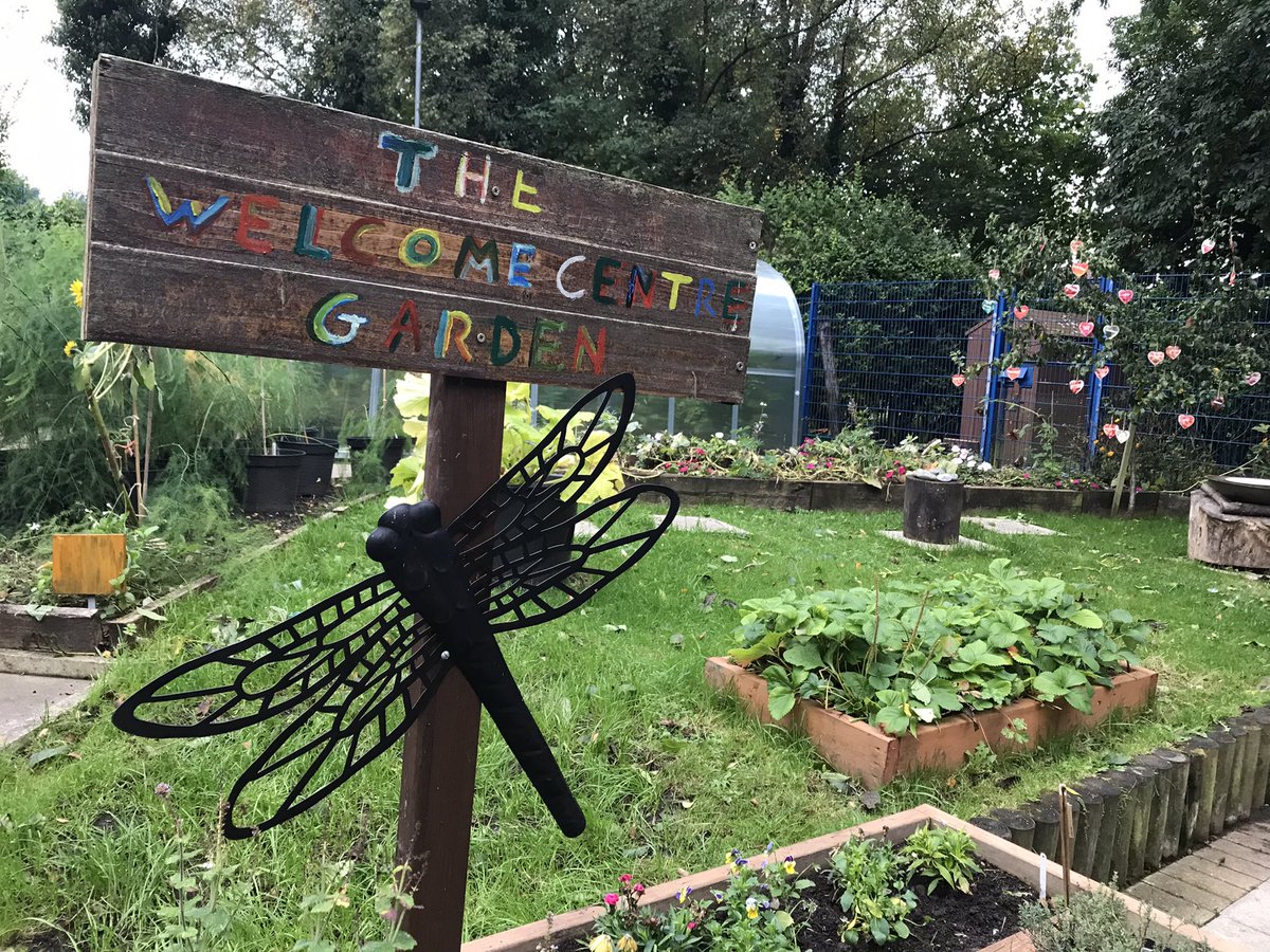 carolinecoates's tweet photo. In the lovely garden of @waiyincws @waiyin_wc for @STARTinspminds project #chalktotalk here until 2pm https://t.co/3wE9g3Q8JL