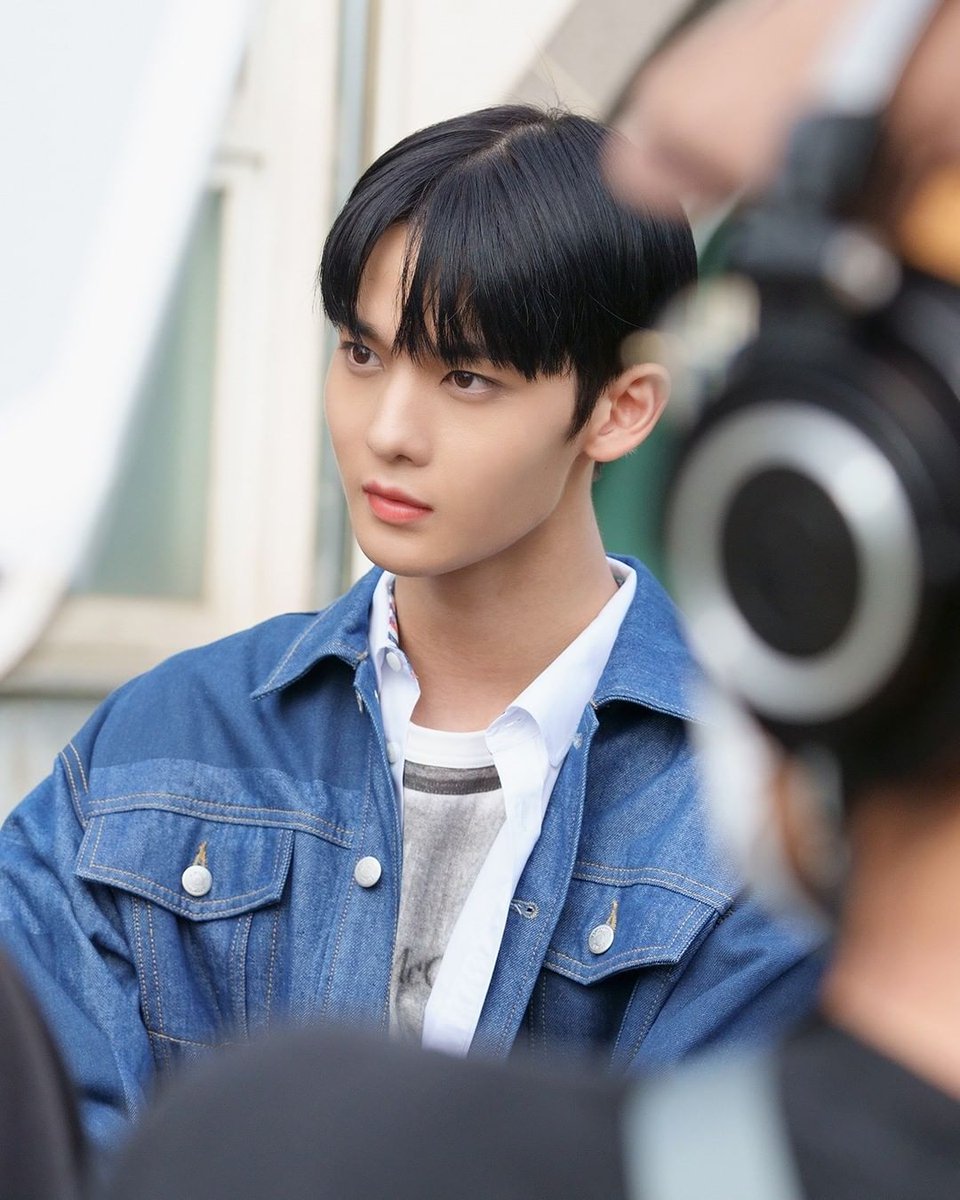 zinyeongbae's tweet photo. just some of pictures behind the filming for my upcoming webdrama 'User Not Found' that KokTV uploaded on Instagram! look at Jinyoungie transformed into Shin Yijun. ✨ https://t.co/RtrNzKPysv
