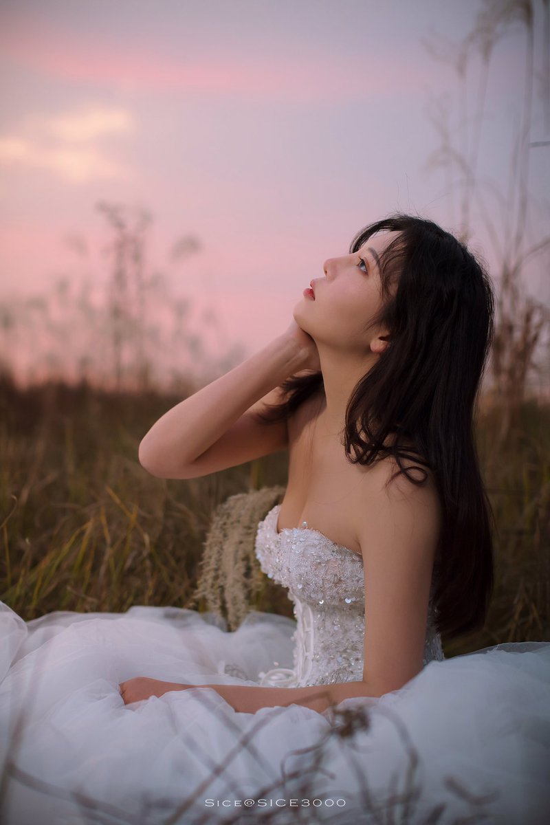那年深秋
摄影：@SICE3000
出镜：@kele0000 
推送：
@p_e_r_r_y_x @Fengsiyuan @LongShow123 @TIGERMKIII
#摄影 #人像 #私房 #约拍 #写真 https://t.co/H8ieYP922t