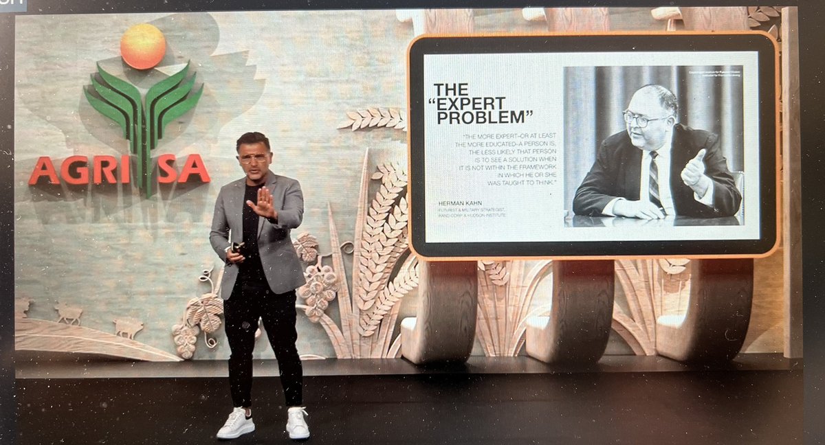 RicoBasson's tweet photo. Brilliant presentation by @IamJohnSanei at #AgriSA2021 #Congress
Resilience without #reimagination will not lead us to TRANS-FOR-MOTION whereby we shift at hyper pace into the unknown future #complicated vs #complexity. Does your business have a #tomorrowteam? @Vinpro_za https://t.co/90hJ0ZL32A