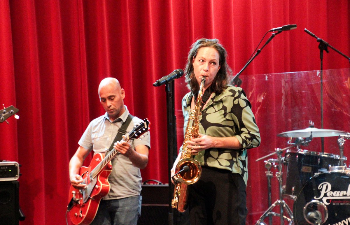 LietIntern's tweet image. Wa wolsto yn de finale fan Liet 2021 sjen? Hast noch in pear dagen om dyn stim troch te jaan! 🗳️ 

Sjoch en harkje nei de nominearren en stim hjir: liet.frl/publyksstim-li…