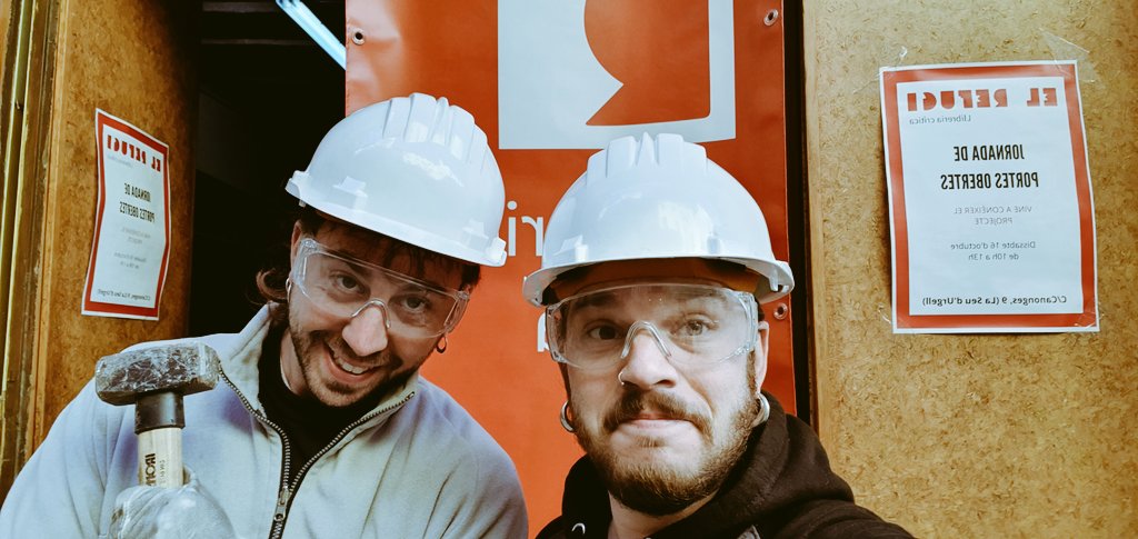 ElRefugiCoop's tweet photo. 📌Obrir una llibreria esport de risc?😱😱😱😱😱Vinga, que això ja va! #FemPossibleElRefugi #llibreria📚#cooperativa🛠#pensamentcrític✊ https://t.co/sbJZGmwrFo