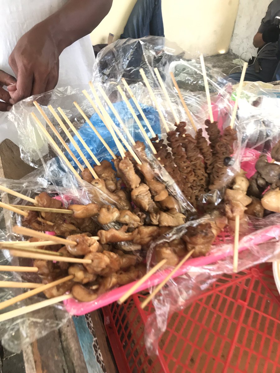septiojk's tweet photo. Pas go ganjel ganjel weteng. Ojo lali mimik e pesen lemon tea karo tuku sate-satean ng angkringan sebelah e. Kui tak tambahi sate brutu karo kulit hehe. Lokasi Jl Wijilan. @InfoMieAyamYK https://t.co/AVfj5fdAaS