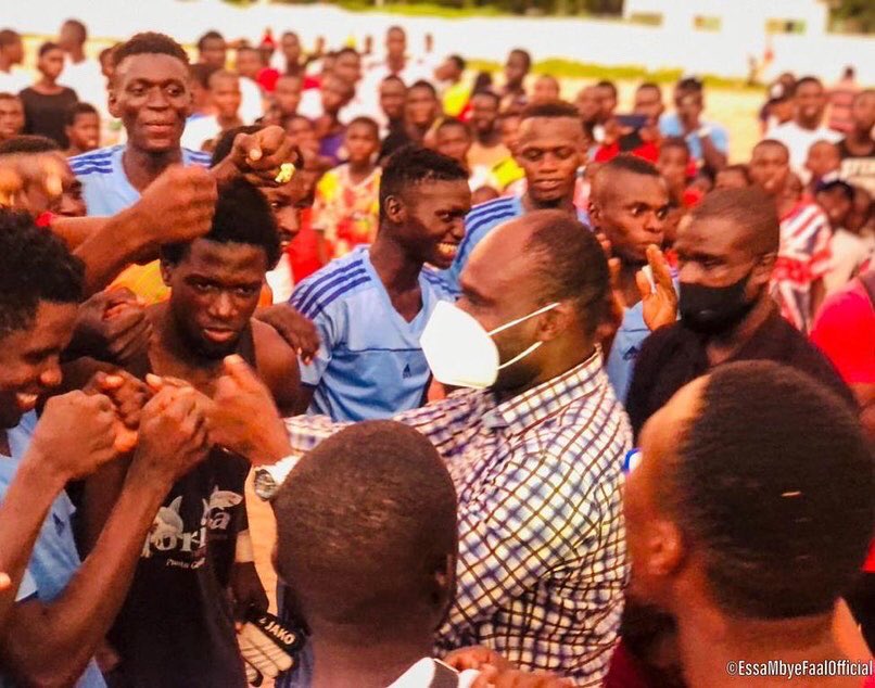 turnaround_2021's tweet photo. It is our love for country that unites us and not our differences in politics.
Essa Mbye Faal presided over a football match at Gunjur and interacted with the community members of Gunjur and Jambangjelly.
‘TurnAround’
#HopeForABetterGambia #Gambia #VoteEssa2021 #Sobeyaa https://t.co/nC8CDswQmu