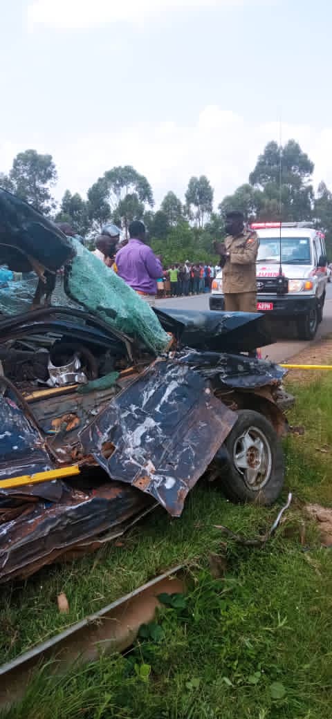 UgandaRedCross's tweet photo. Emergency response to casualities involved in an accident at Rugando Rwampala mid-morning today.
On site care done (first aid) and referrals being made for cases that can't be managed on site.
#FirstAidSavesLife
#EMS
@MinofHealthUG https://t.co/sDNkxv89yr