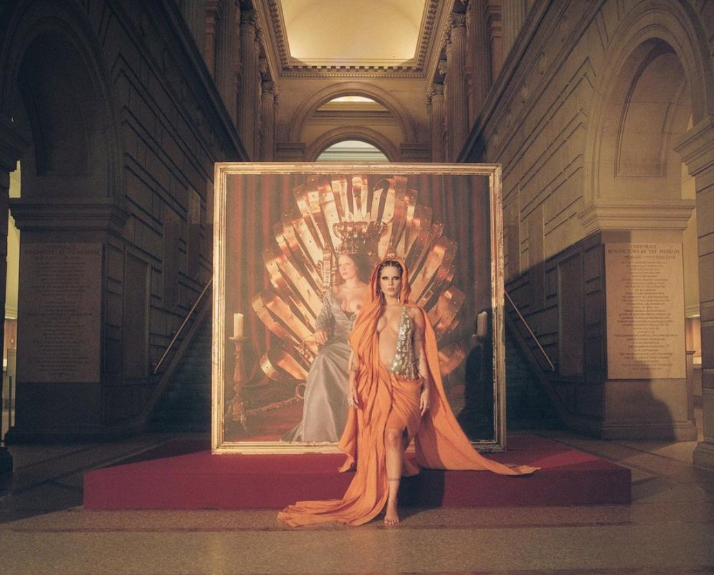 RachelColtz's tweet photo. https://t.co/wqL1HM1Uhl
Check this article about Halsey, and her latest video clip.... Amazing https://t.co/hpZduIhP9c