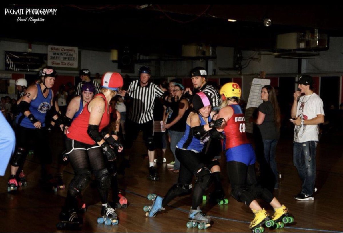 CharlyRowe4's tweet photo. Some days, I really miss these days. #RollerDerby #RollerDerbyGirl #DeathRowe #Cb4 #GirlsWhoSkate https://t.co/6oO2RxMsop