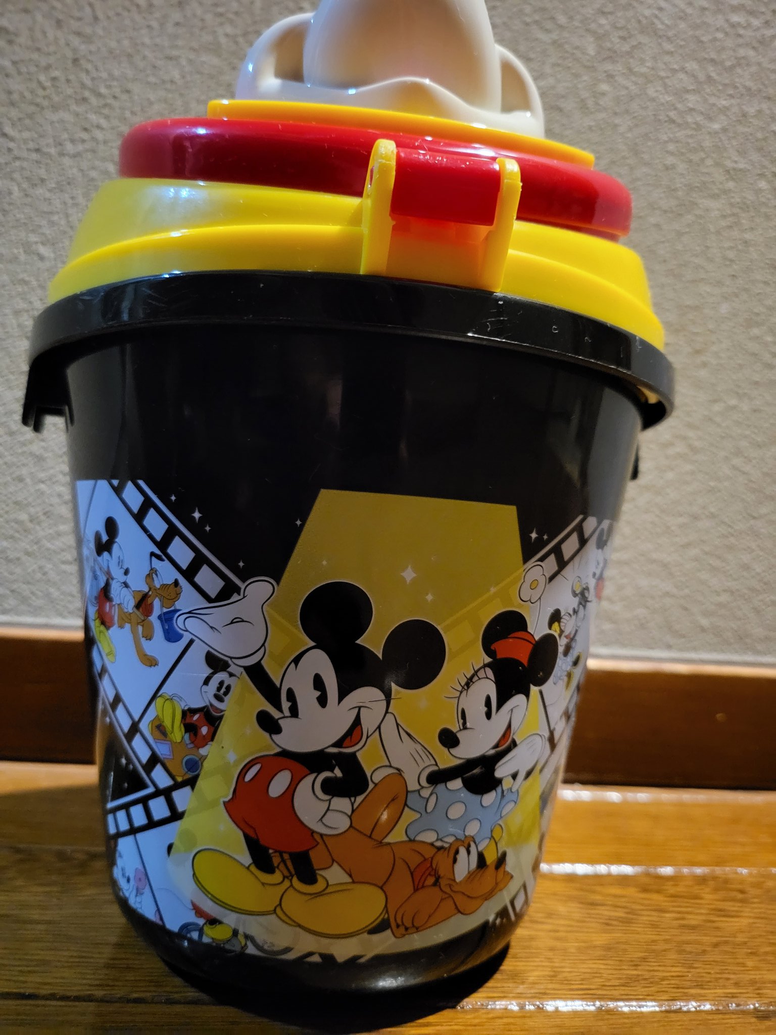 ぺぺちん なんかディズニーのポップコーンバケットが出てきた これいつのポップコーンバケット T Co 52ngsudp3g Twitter