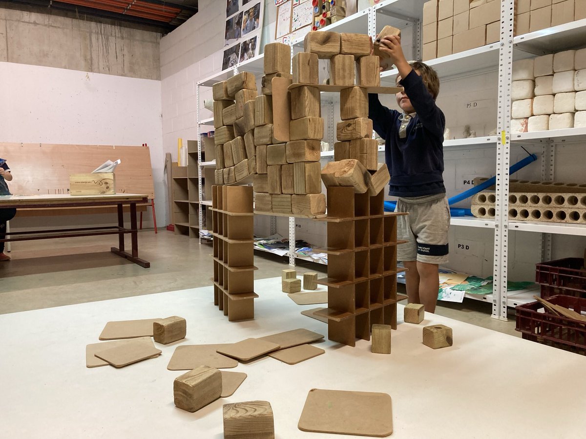 artencurs's tweet photo. Wow! there are no limits to stop their creative challenges.
#Creativeconstructions #Tinkering #Steam #balancingsculptures #creativity #Atelier #earlychildhoodeducation #educacioninfantil @La_Farga @_institucio https://t.co/ShEnSxZp5q