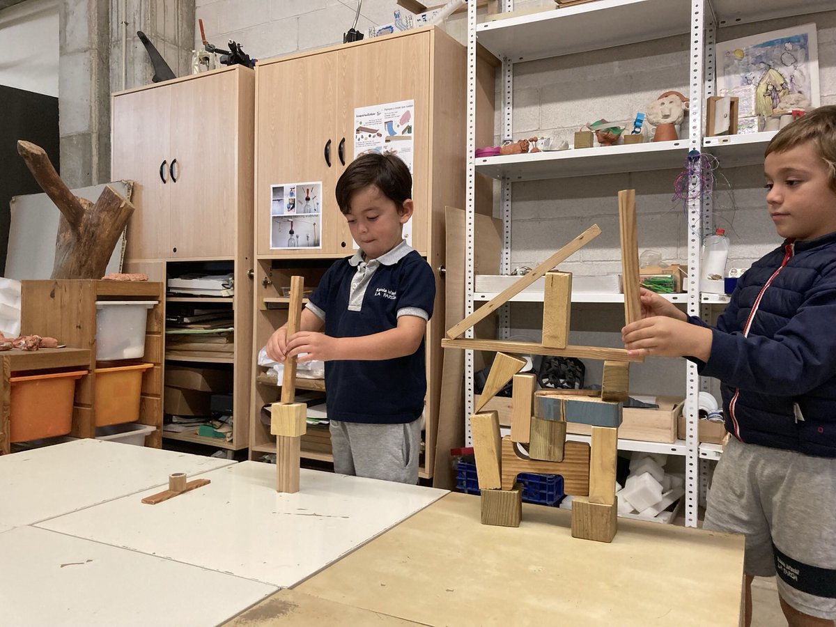 artencurs's tweet photo. Wow! there are no limits to stop their creative challenges.
#Creativeconstructions #Tinkering #Steam #balancingsculptures #creativity #Atelier #earlychildhoodeducation #educacioninfantil @La_Farga @_institucio https://t.co/ShEnSxZp5q