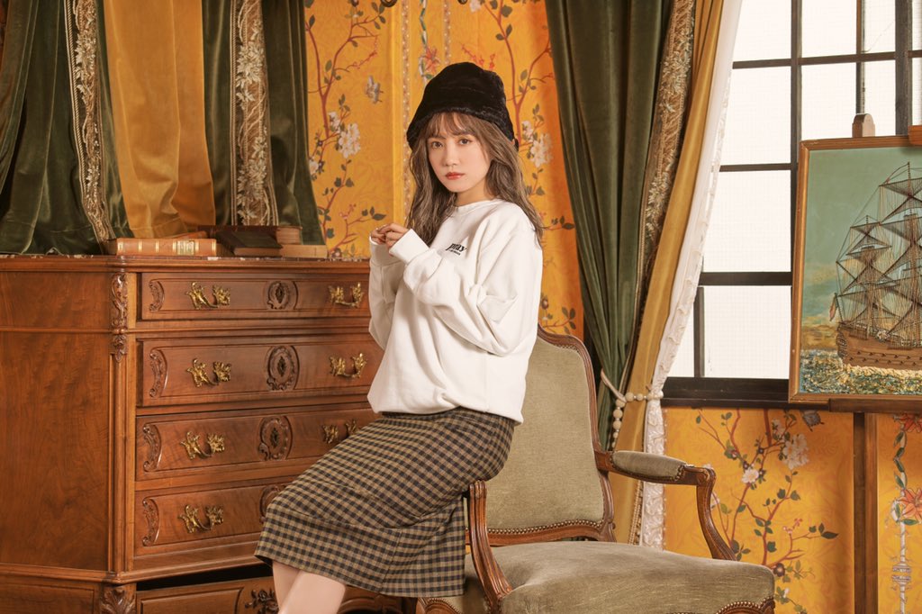 Dleepytown's tweet photo. 加藤玲奈×DleepyTownのコラボコレクションが10月16日（土）19時から公開します👏

"LADY"をコンセプトに加藤玲奈が着るカッコ可愛い大人の遊び心のあるストリートスタイルを提案します

トレンドのカラーデザインのトップスやユニセックスで着られるスウェットやデニムパンツをラインナップします https://t.co/sgmCMC1t24