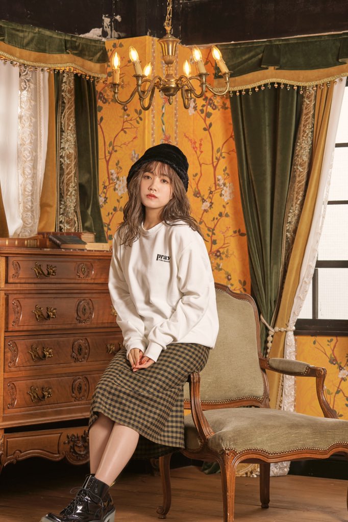 Dleepytown's tweet photo. 加藤玲奈×DleepyTownコラボオリジナルアイテムを販売

シンプルなフロントロゴの、ユニセックスで着用していただきやすいデザインです

Praytothemoonスウェットは1週間の数量限定で販売‼︎

コラボアイテムを含め7000円以上お買い上げの方から抽選で10名様に直筆サイン入りチェキをプレゼント🎁 https://t.co/lOAb40kWzu
