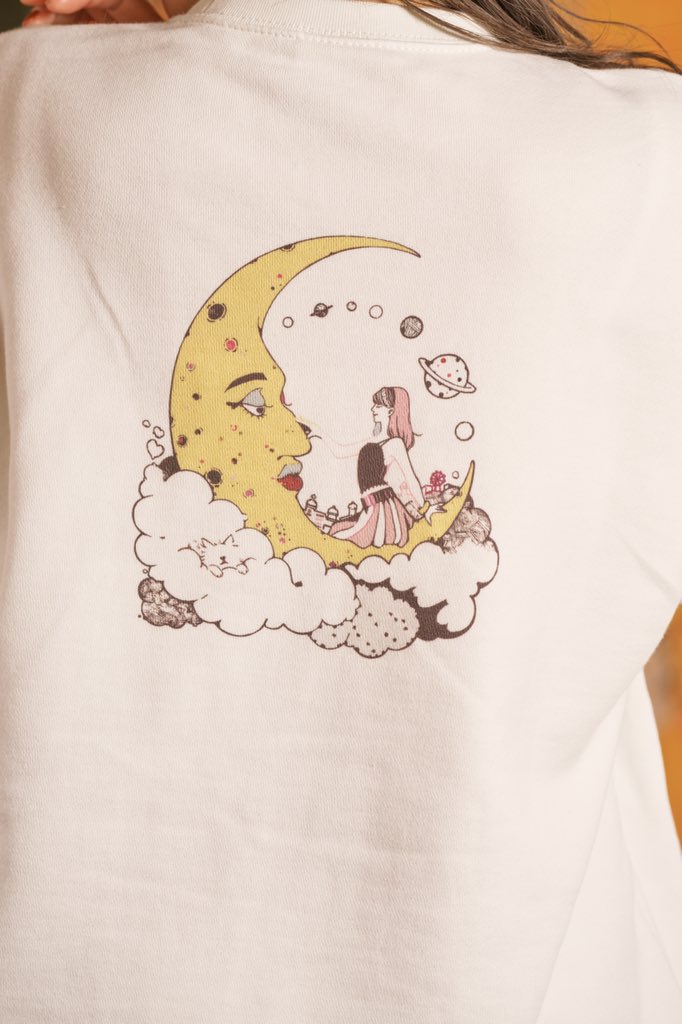 Dleepytown's tweet photo. 加藤玲奈×DleepyTownコラボオリジナルアイテムを販売

シンプルなフロントロゴの、ユニセックスで着用していただきやすいデザインです

Praytothemoonスウェットは1週間の数量限定で販売‼︎

コラボアイテムを含め7000円以上お買い上げの方から抽選で10名様に直筆サイン入りチェキをプレゼント🎁 https://t.co/lOAb40kWzu