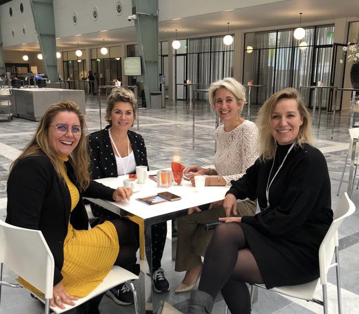 Powerwoman Judith Koole van <a href="/Stedin/">Stedin</a> @NancyKabalt @MariekeDonkervoort van <a href="/windkracht5/">WINDKRACHT 5</a> en <a href="/mvddeen/">Mariska van der Deen</a> van <a href="/NKLNederland/">NKL Nederland</a> op het Future of Charging symposium #FOC2021