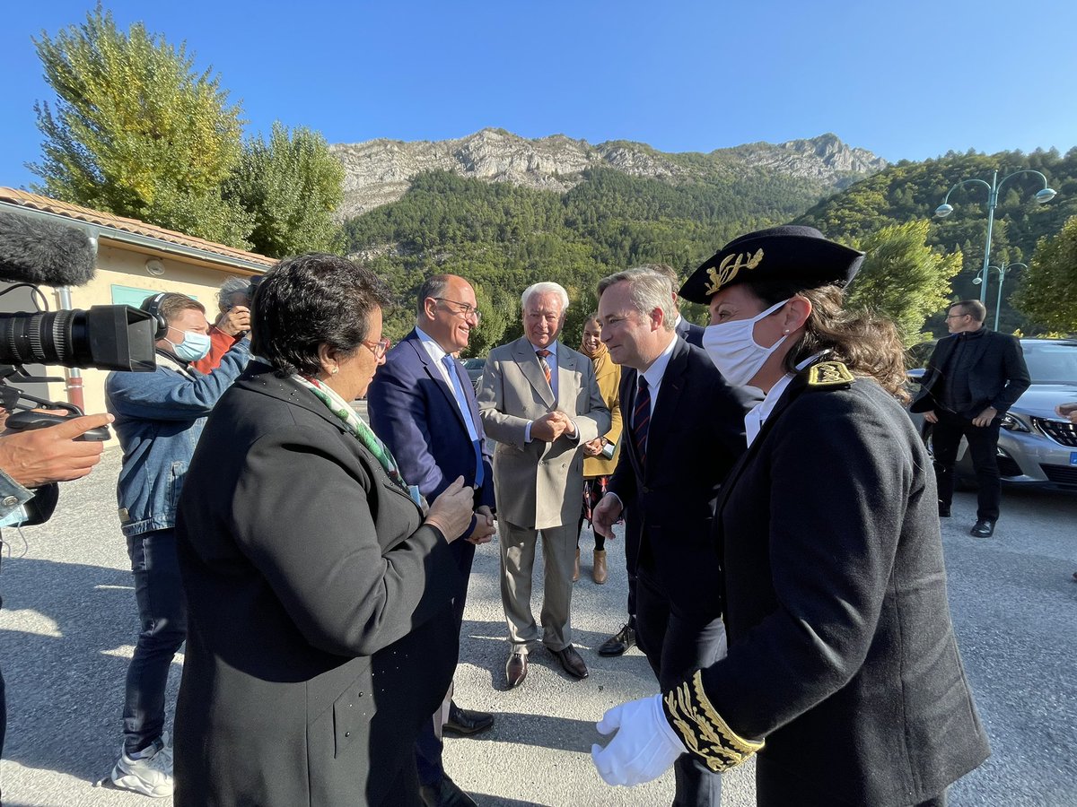 rouxjy's tweet photo. Salon des maires des Alpes de Haute-Provence à Sisteron et AG de l’ AMF. Belle occasion pour rencontrer les élus du département. Le ministre du Tourisme a fait l’honneur à @spagnou d’être présent à ses côtés pour couper le ruban de l’inauguration du salon https://t.co/tiT0aaE8hq