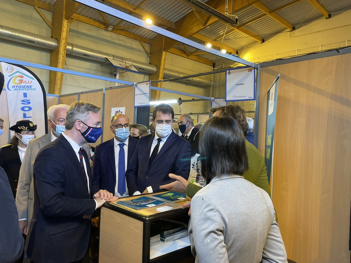 rouxjy's tweet photo. Salon des maires des Alpes de Haute-Provence à Sisteron et AG de l’ AMF. Belle occasion pour rencontrer les élus du département. Le ministre du Tourisme a fait l’honneur à @spagnou d’être présent à ses côtés pour couper le ruban de l’inauguration du salon https://t.co/tiT0aaE8hq