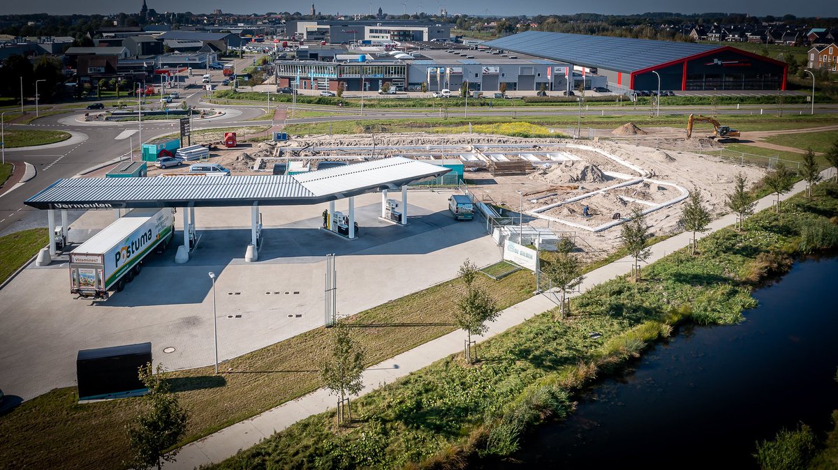 DeGildenGroep's tweet photo. Mooie plaatjes van de bouw van van Vermeulen's nieuw tank- en carwashcentrum aan de Manenbergring in #IJsselmuiden.  De eerste contouren zijn hier goed te zien! 👍🏻 https://t.co/fMNGQM8tdn