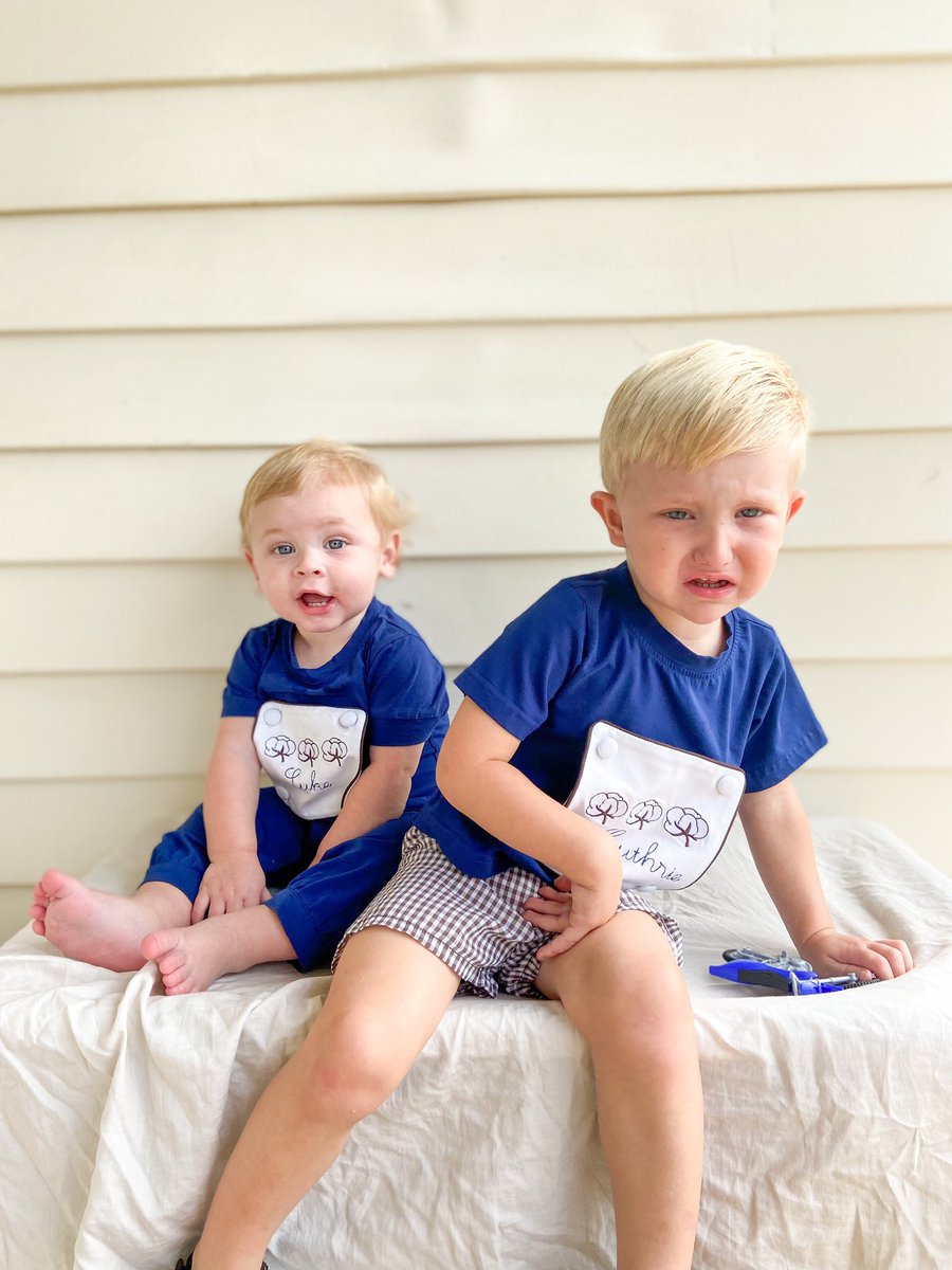 _SyddB_'s tweet photo. Bo is the exact way I feel about being productive after I’ve lost sleep and Luke is a perfect example of how my kids look at me and wonder why I’m sleepy 😑🙃😂 https://t.co/a8x4ZQAW89
