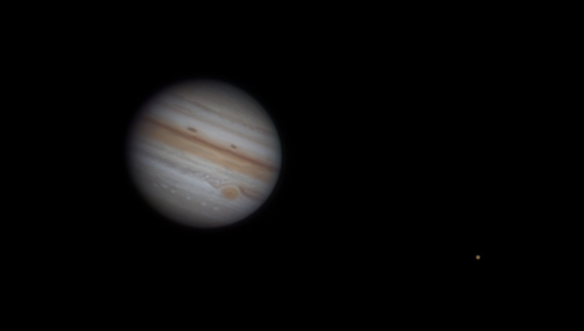 Así se veía Júpiter, el planeta más grande de nuestro Sistema Solar el pasado 12 de octubre a través de mi telescopio. El Universo es un lugar increíble... 😍😍