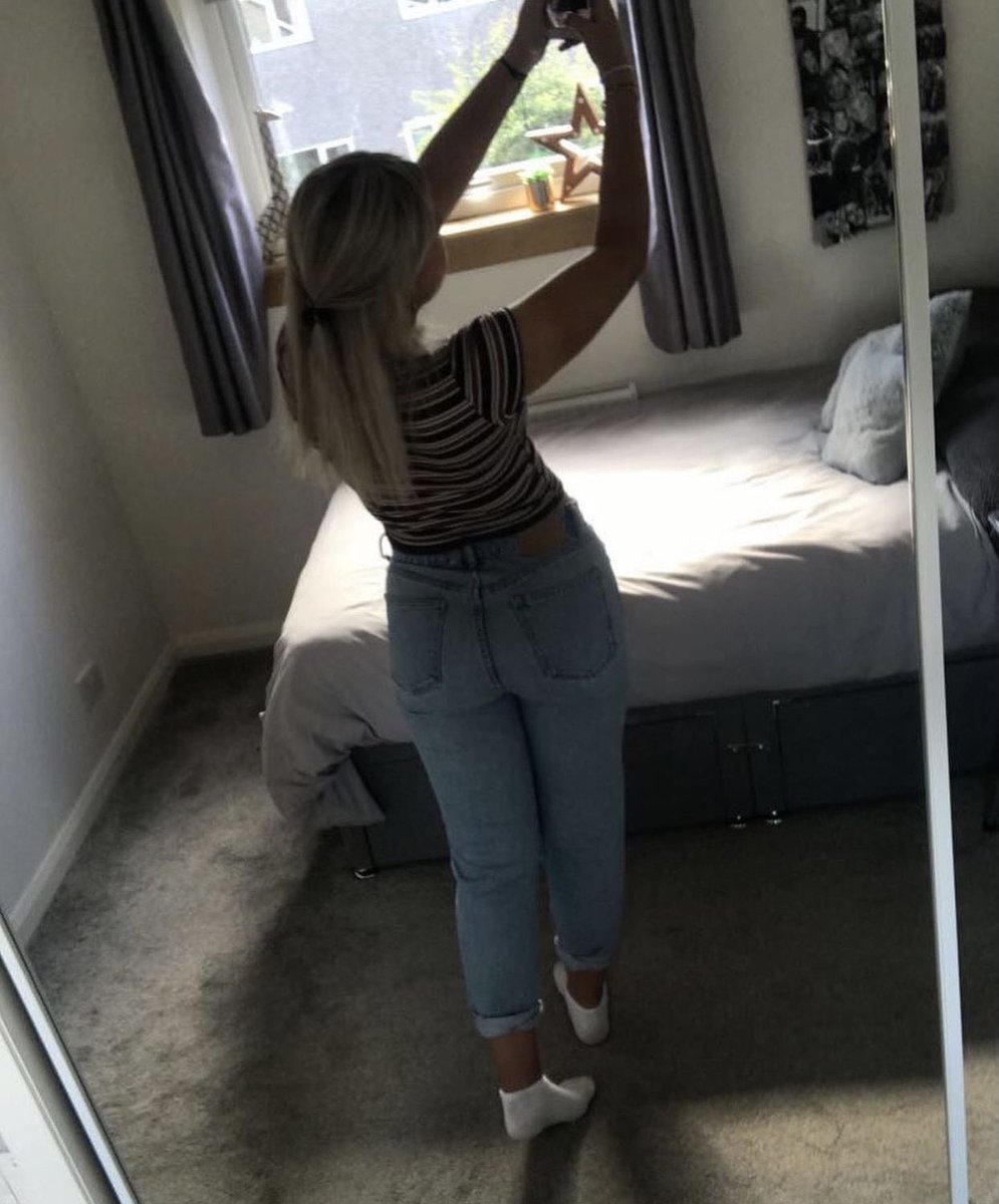 godessjulia09's tweet photo. Who’s buying I’m selling 😈
#sellingcontent #buyingcontent #kink #joi #paypig #cashapp #humiliating #findom #findon https://t.co/bzZNhMyya2