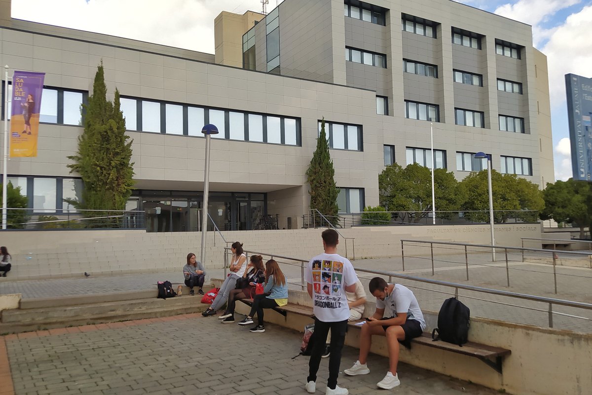 Estudies un títol de la FCHS i estàs a punt d'eixir al mercat laboral? Aquest és el teu curs!
Tria la teua «Incubadora de talent: Prepara la teua ocupabilitat per al mercat laboral» i troba la trajectòria professional que t'ompli: bit.ly/3FHA0CB
#Ocupabilitat #TalentFCHS