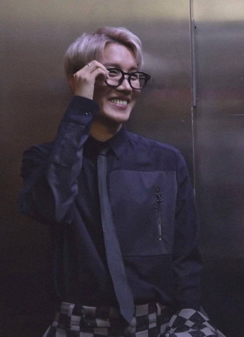 archiveforhobi's tweet photo. let’s appreciate lilac haired hoseok in a suit https://t.co/Eimu8eqID0