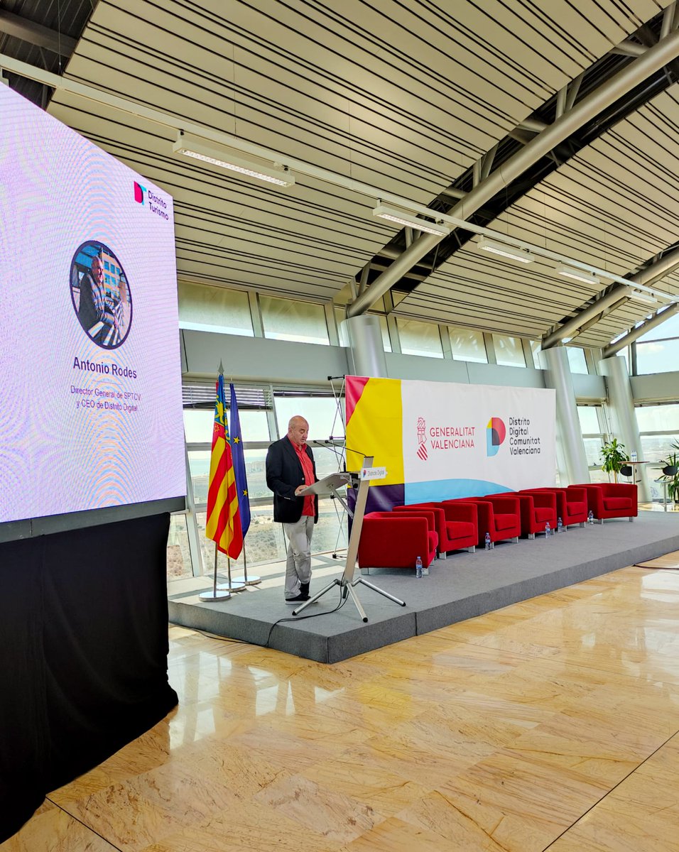 TechFabLabCV's tweet image. Arranca la jornada #DistritoTurismo con la apertura a cargo de nuestro CEO, @AntonioRodes. 

#InnovaciónAbiertaDDCV

🔴 En directo en youtube.com/watch?v=2KrGV8…