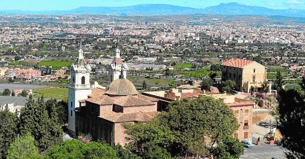RAICESMURCIANAS's tweet image. Vistas de la ciudad de Murcia desde el Santuario de la Fuensanta entorno al 1977 y comparativa con la actualidad 📷blanquezuelo. Se aprecia la poca sensibilidad ambiental que hemos tenido.