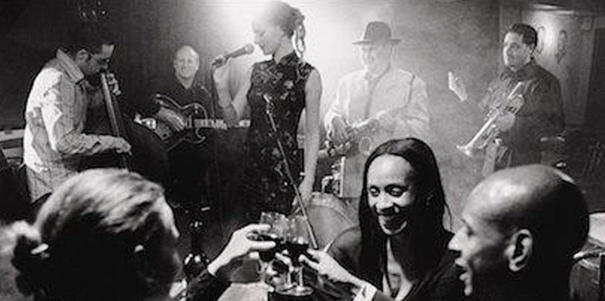 LookingGlassE2's tweet photo. See you tonight for #SmoyJazz with @Laphroaig! 

Can't wait to show you what we've been working on for #LondonCocktailMonth! 

https://t.co/k7trjIleFe https://t.co/pRtG22z9Aj