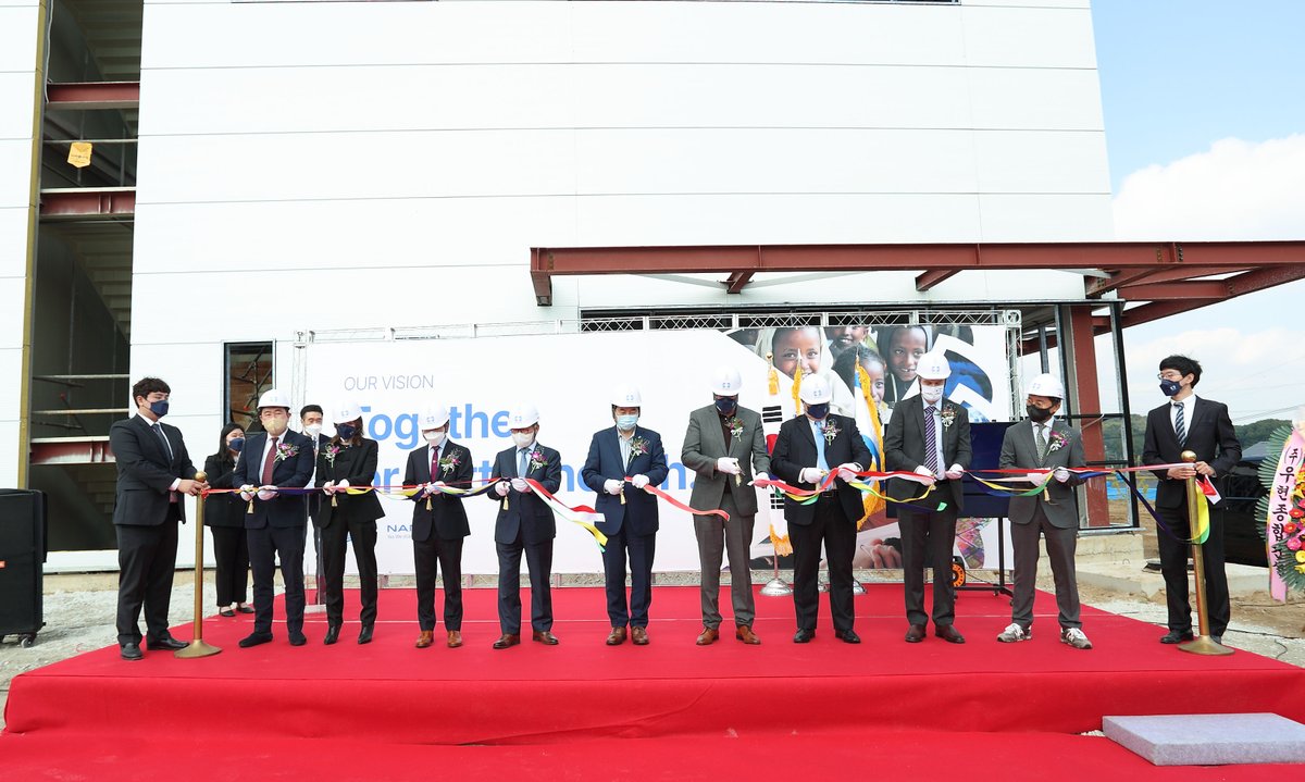 nanox_vision's tweet image. Our CEO and Chairman, Mr. Ran Poliakine officiated today over an unveiling ceremony for the new Nanox semiconductor fabrication plant in Korea.
The plant will produce the Nanox.ARC Digital X-Ray Source and is expected to be operational in Q1 2022. 
#KoreanTech #medicalimaging