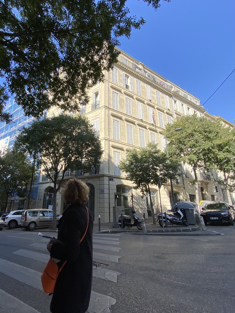 ➡️ Se reconstruire dans un logement, dans une atmosphère familiale, c’est possible grâce à la #PensionDeFamille
Ce matin, visite à Marseille, accueil par l’hôte et les résidents. Martine, résidente, nous rappelle l’importance du VIVRE ENSEMBLE ✨
#LesClesDeLaSolidarite