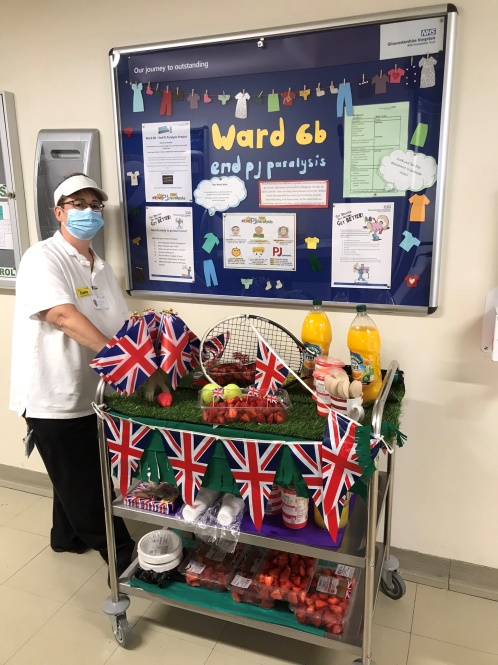 Where would we be without the help of our Therapy Support Workers? Here is @ClaireCullingf1 spreading some Wimbledon fun on our COTE wards! @Gloshosptherapy @gloshospitals @GlosAHPs #AHPsDay #GlosAHP