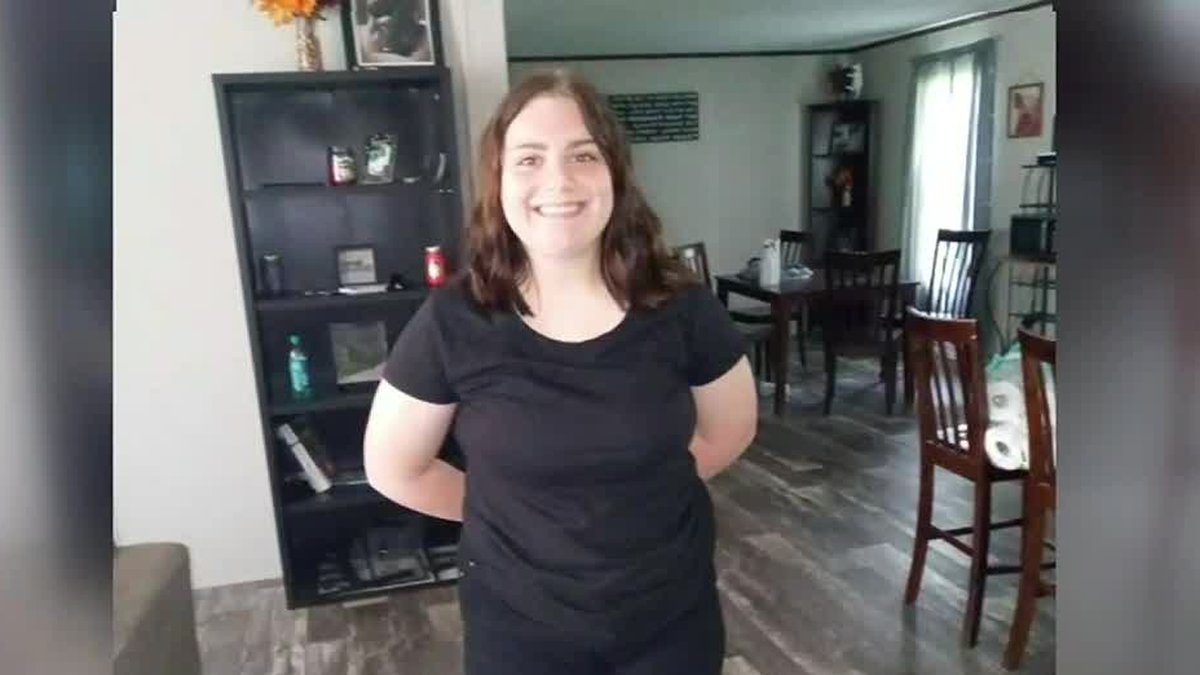 HAVE YOU SEEN EMILY? It takes 2 seconds to SHARE!

Emily Neal, 15, of Kentucky was last seen on Oct. 3. Police say left her phone behind after messaging someone for a ride on Snapchat.

Read more: bit.ly/3v8FelU?utm_so…