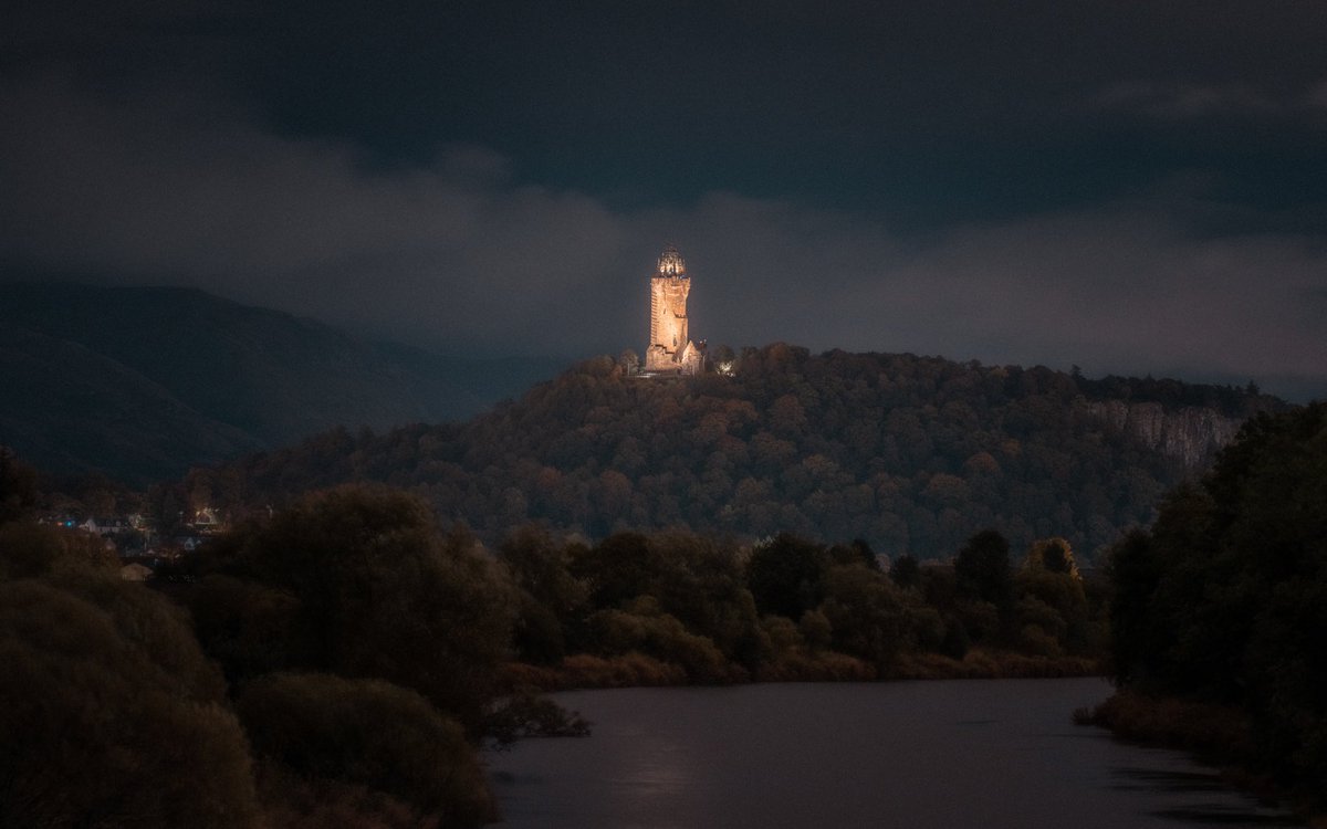 The Wallace Monument last night.
Finally got some photos I’m happy with.
<a href="/VisitScotland/">VisitScotland</a> 
<a href="/StirlingAWS/">Stirling</a> 
<a href="/StirUni/">University of Stirling</a> 
<a href="/StirlingCouncil/">Stirling Council</a>