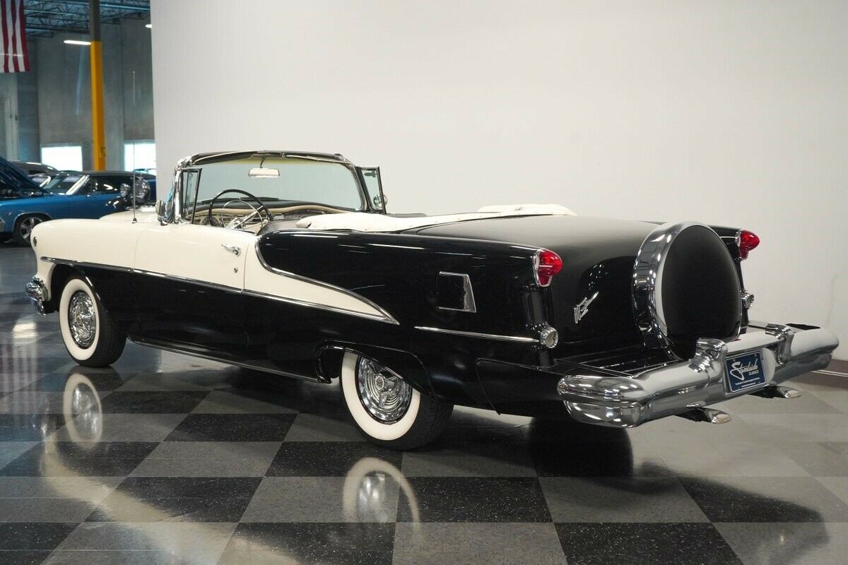 Mercomatic's tweet photo. 1955 #Oldsmobile #Super88 #Convertible; 324 cid, 4 bbl, 202 hp; 3-speed manual; The intermediate of three models with five body styles offered. To create the Super 88, the #Olds 98 engine was placed in an 88 Series body. In addition, it had some added external chrome https://t.co/Wyqqcxavas