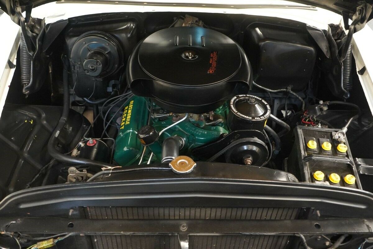 Mercomatic's tweet photo. 1955 #Oldsmobile #Super88 #Convertible; 324 cid, 4 bbl, 202 hp; 3-speed manual; The intermediate of three models with five body styles offered. To create the Super 88, the #Olds 98 engine was placed in an 88 Series body. In addition, it had some added external chrome https://t.co/Wyqqcxavas