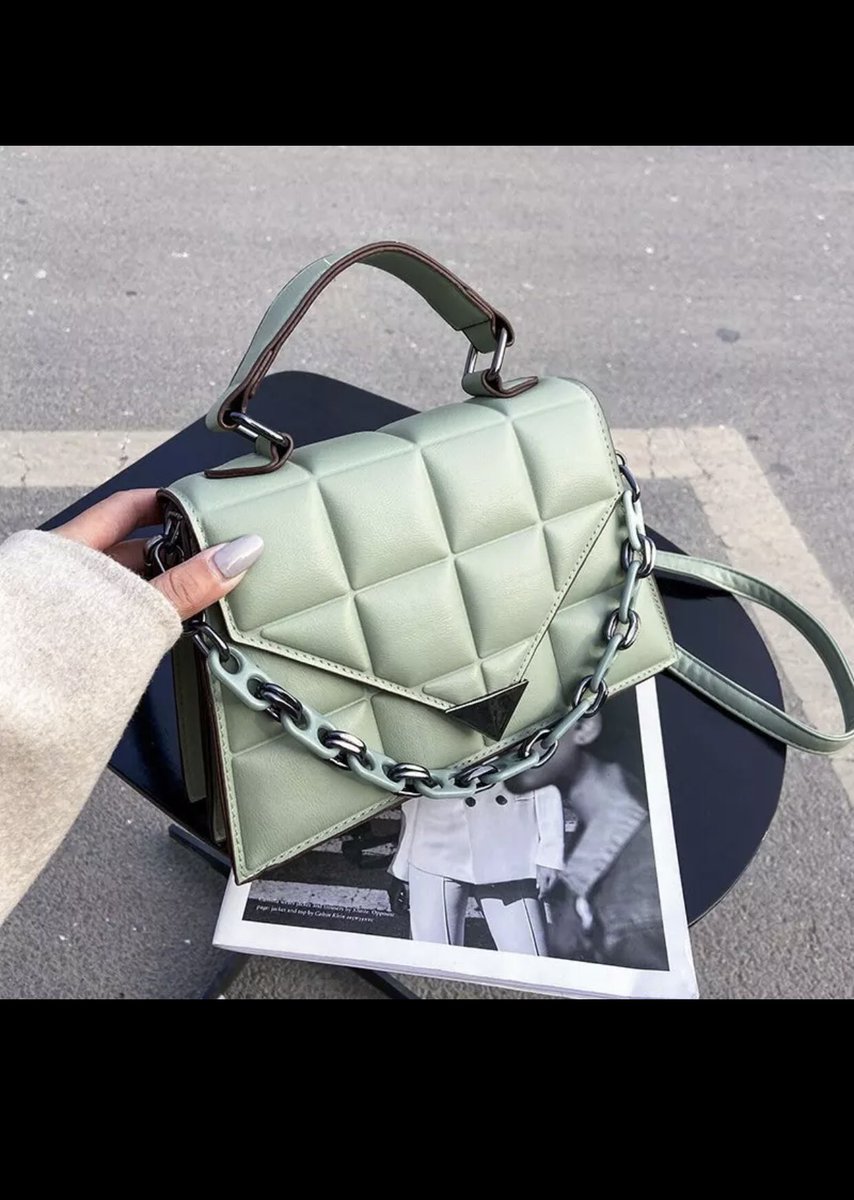 __laureennn__'s tweet photo. The Goal for today: 2 orders 💕
I sell affordable accessories, handbags,mink lashes, face mask and more. ❤️

Shop : https://t.co/RWeHKSNiJ7
#blackown #smallbusiness https://t.co/upBEfEoTfC