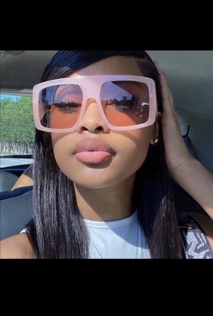__laureennn__'s tweet photo. The Goal for today: 2 orders 💕
I sell affordable accessories, handbags,mink lashes, face mask and more. ❤️

Shop : https://t.co/RWeHKSNiJ7
#blackown #smallbusiness https://t.co/upBEfEoTfC