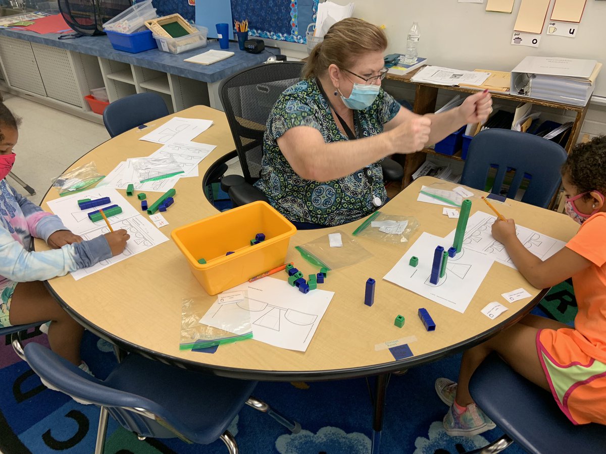 MrsHollyDES's tweet photo. Balancing Act in math today. Ms. Dandreaux worked with students to practice balancing equations. @KingofReading31 @DareDolphins @shutton22 @EgnotKari @BrookeBultman https://t.co/kCAdzGEAa2