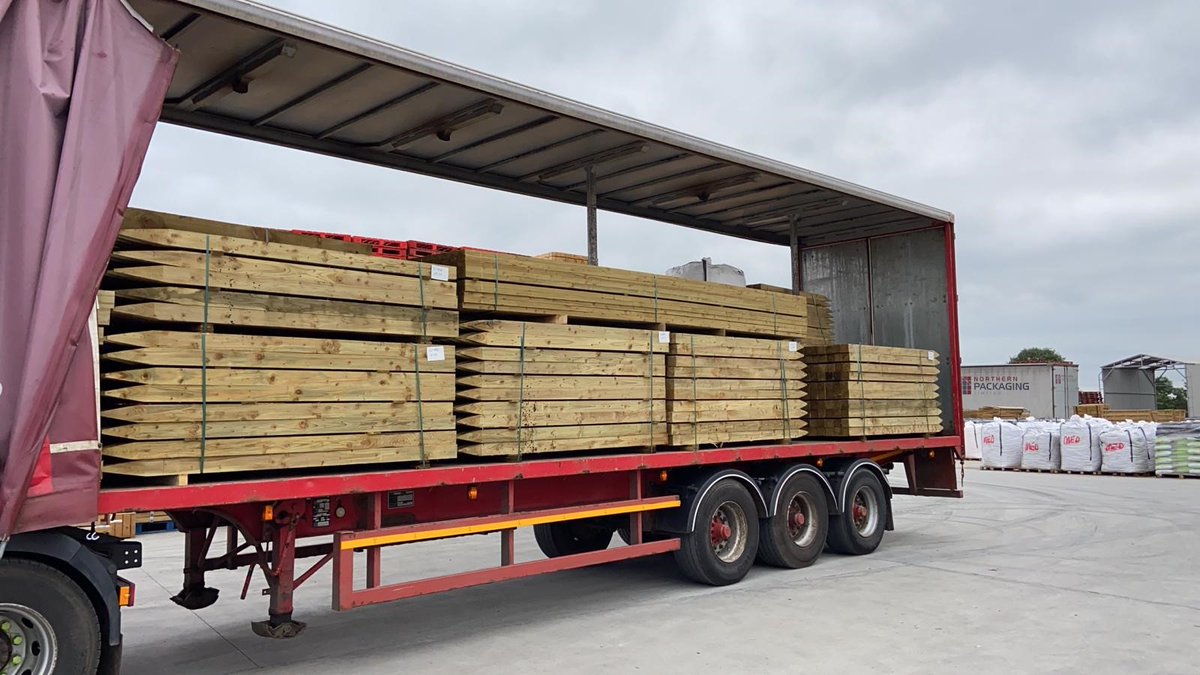 Another full load of timber heading to their destinations around Ireland. Get your orders and enquiries in now with our sales team (057)8510062 #tradestores #qualitytimber #fencing
