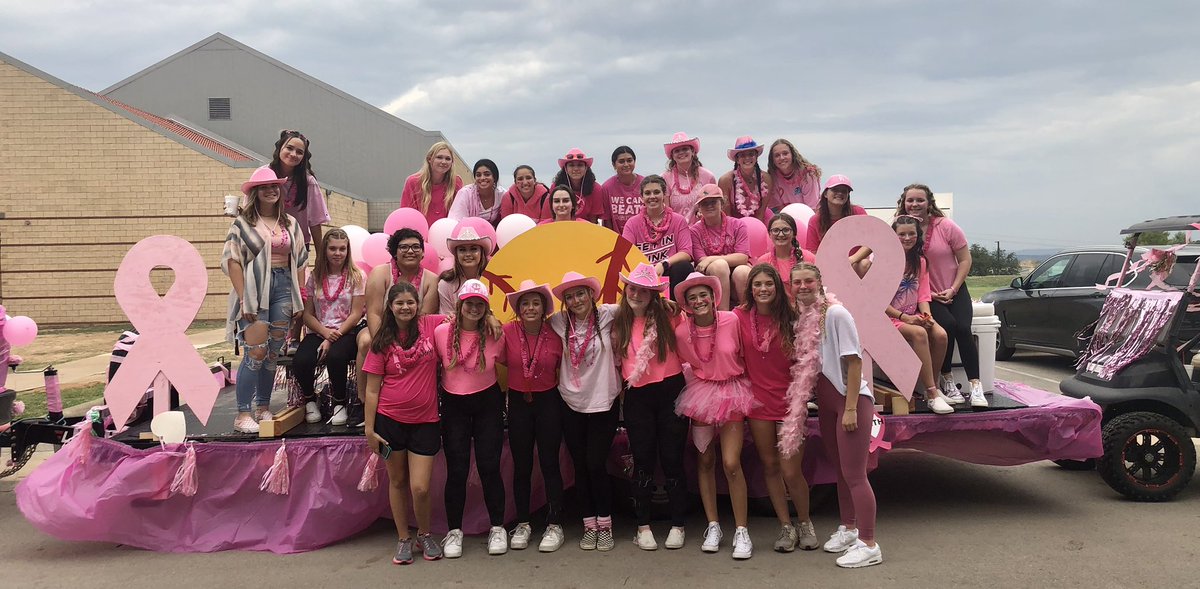 LTCavSoftball's tweet photo. Lady Cavs softball had a fun time at the homecoming parade. The float turned out great! #LTHomecoming https://t.co/bSCrz9Kn0f